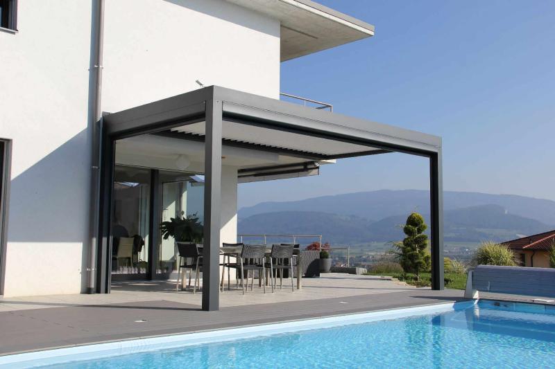 Pergola Biossun avec piscine